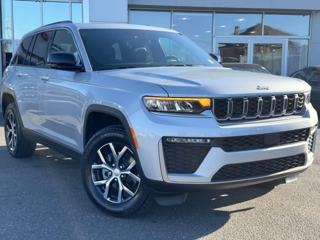 new 2026 Jeep Grand Cherokee car, priced at $49,580