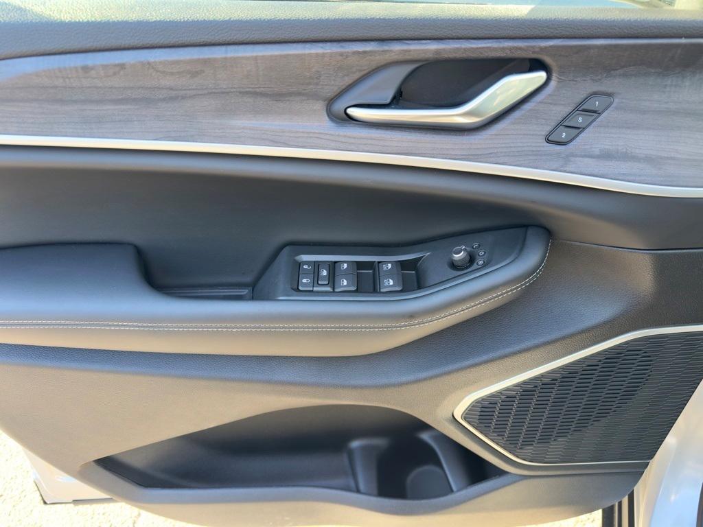 new 2026 Jeep Grand Cherokee car, priced at $46,605