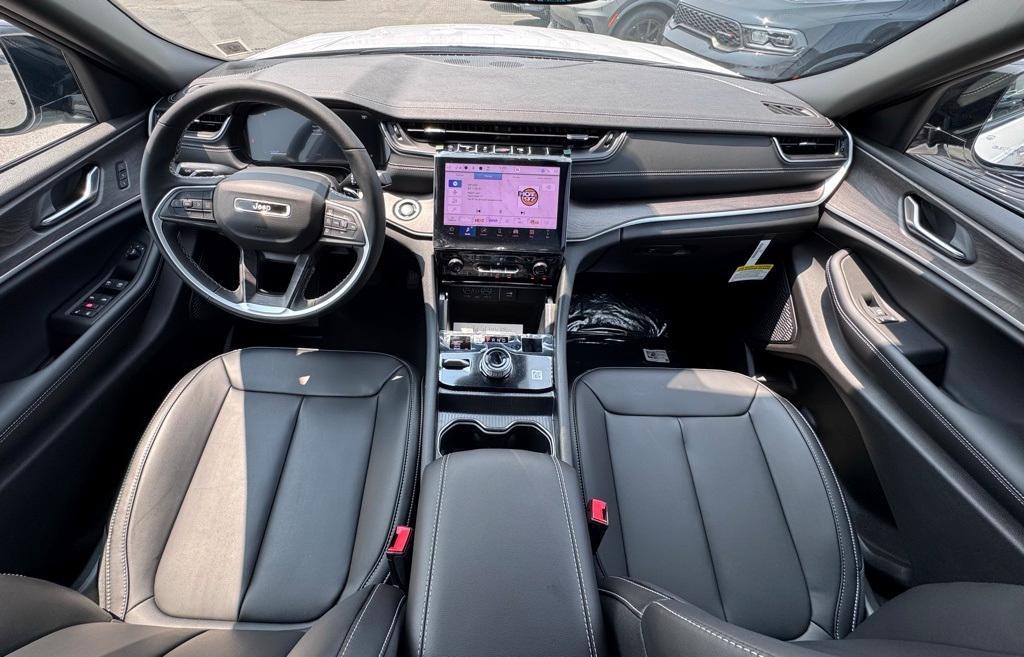 new 2025 Jeep Grand Cherokee car, priced at $49,890
