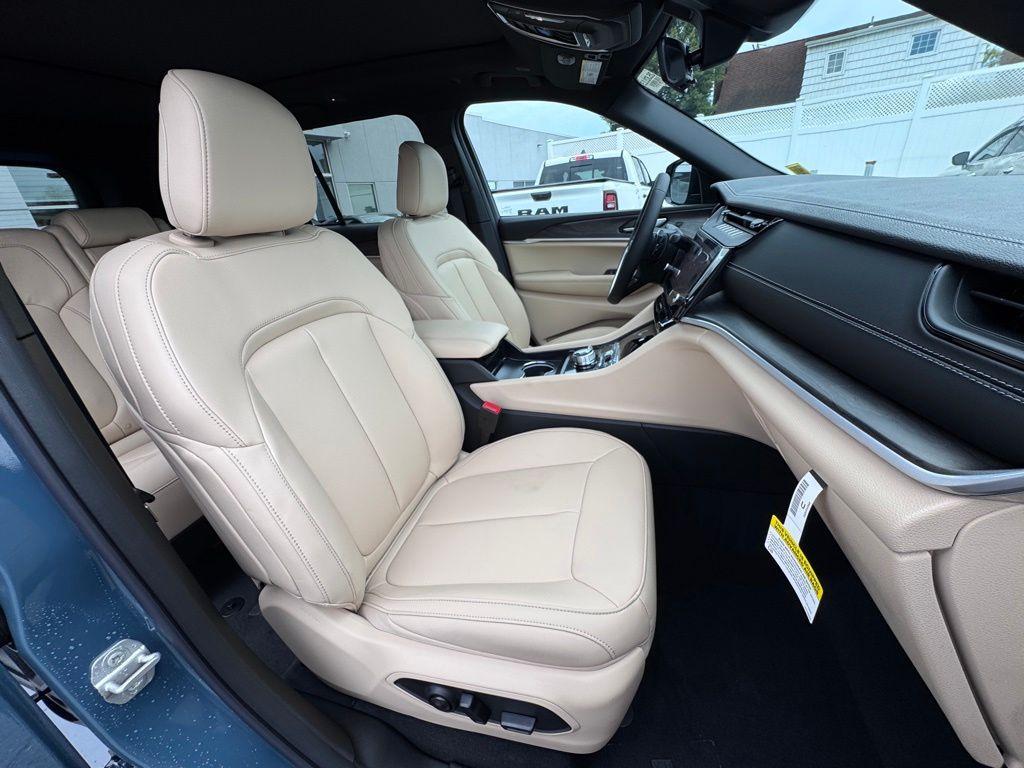 new 2026 Jeep Grand Cherokee car, priced at $43,567