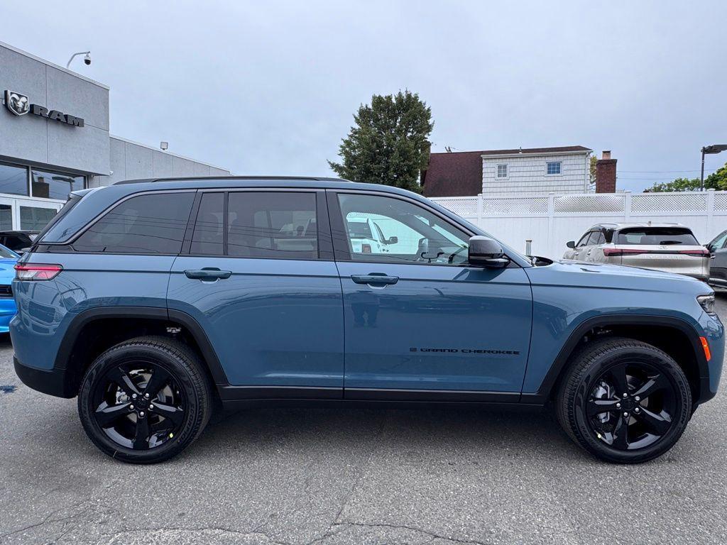 new 2026 Jeep Grand Cherokee car, priced at $43,567