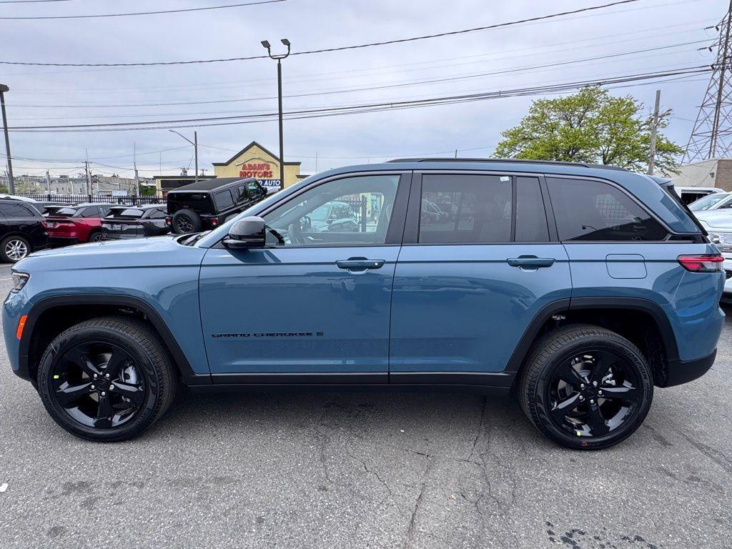 new 2026 Jeep Grand Cherokee car, priced at $43,567