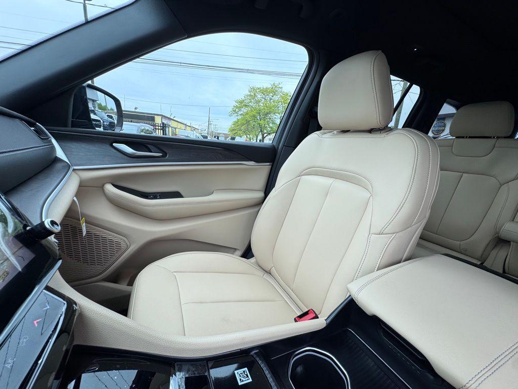 new 2026 Jeep Grand Cherokee car, priced at $43,567