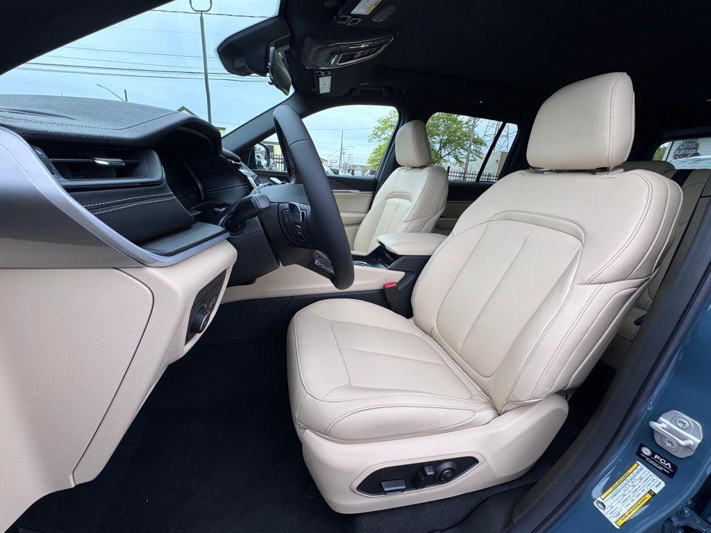 new 2026 Jeep Grand Cherokee car, priced at $43,567