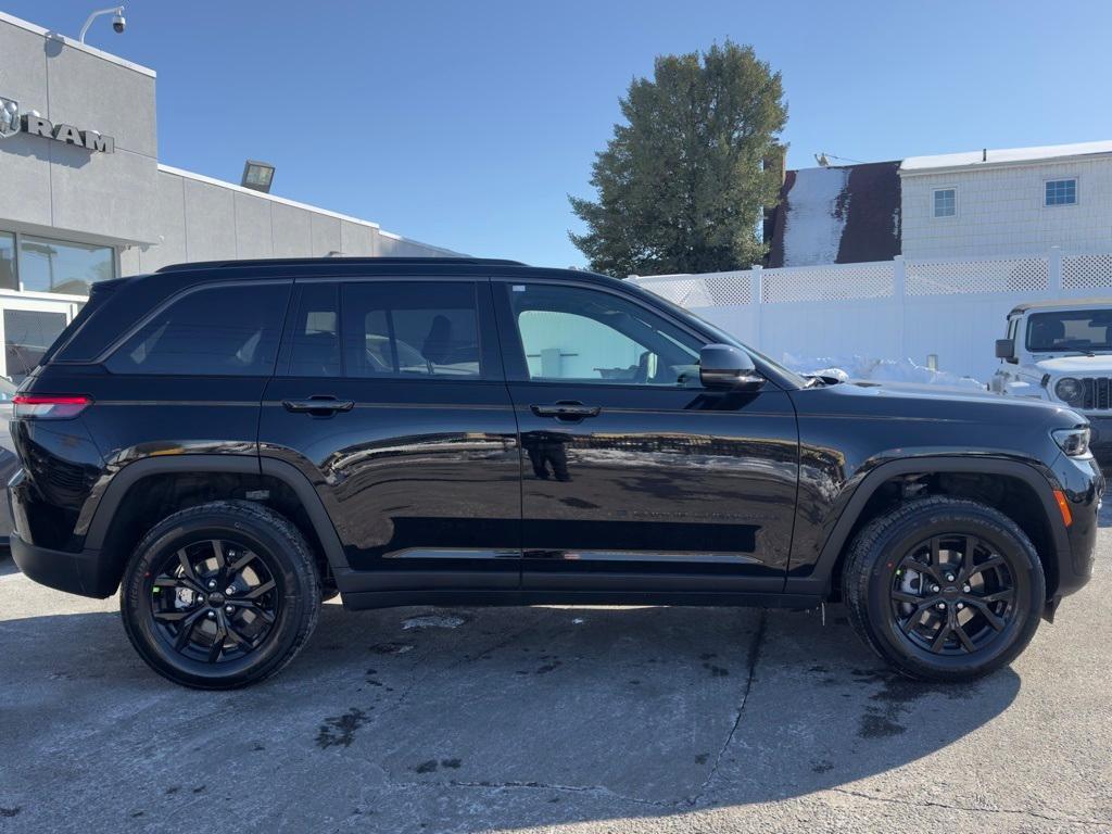 new 2026 Jeep Grand Cherokee car, priced at $45,825