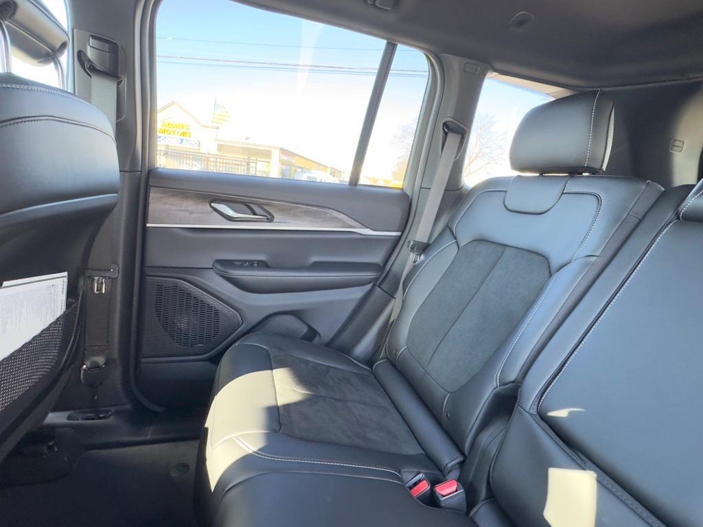 new 2026 Jeep Grand Cherokee car, priced at $45,825