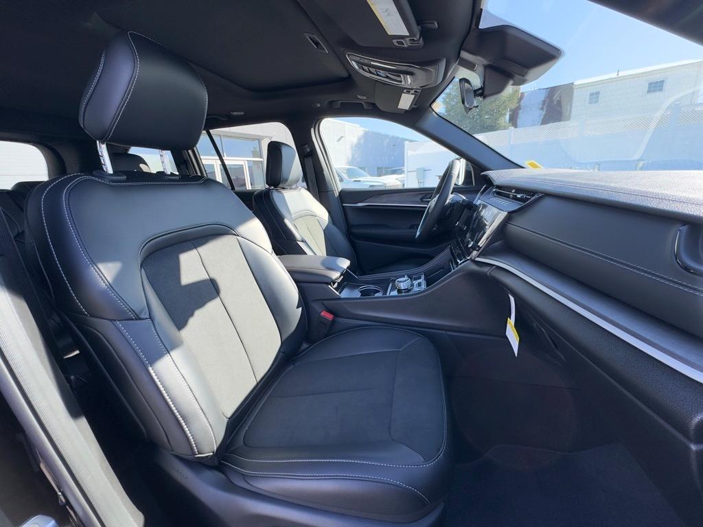 new 2026 Jeep Grand Cherokee car, priced at $45,825