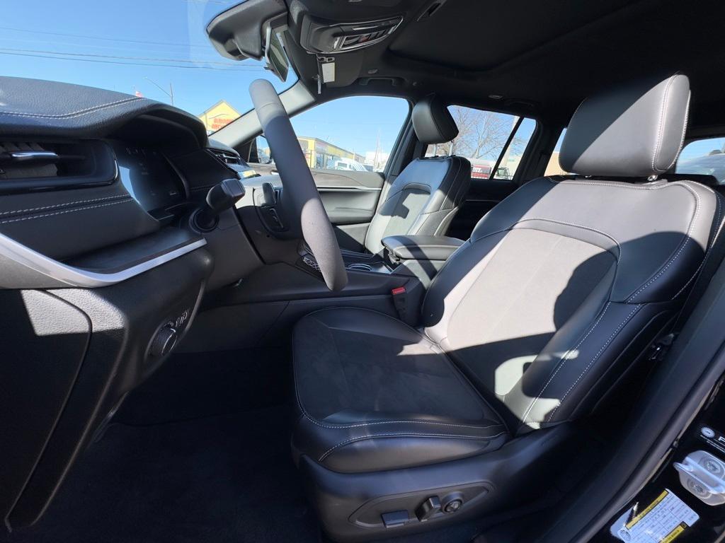 new 2026 Jeep Grand Cherokee car, priced at $45,825