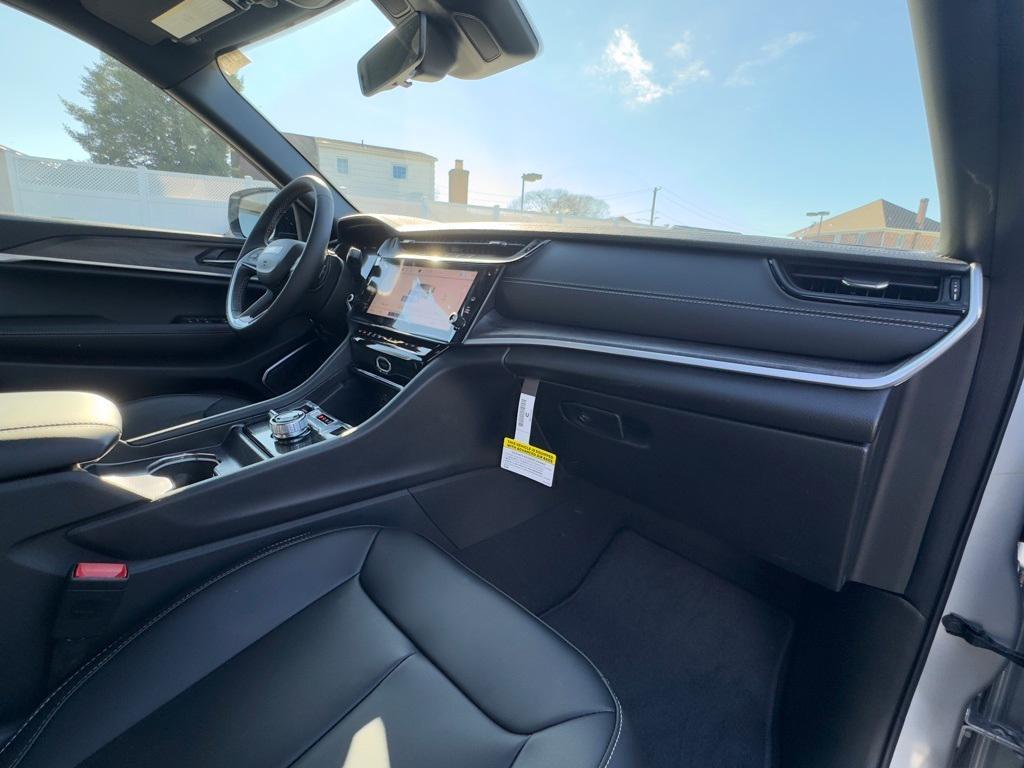 new 2026 Jeep Grand Cherokee car, priced at $47,757