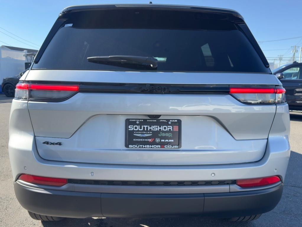 new 2026 Jeep Grand Cherokee car, priced at $47,757