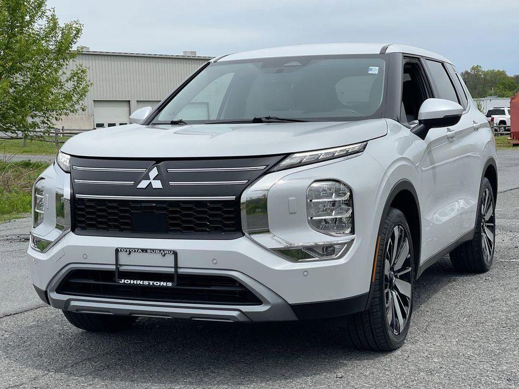 used 2025 Mitsubishi Outlander car, priced at $27,995