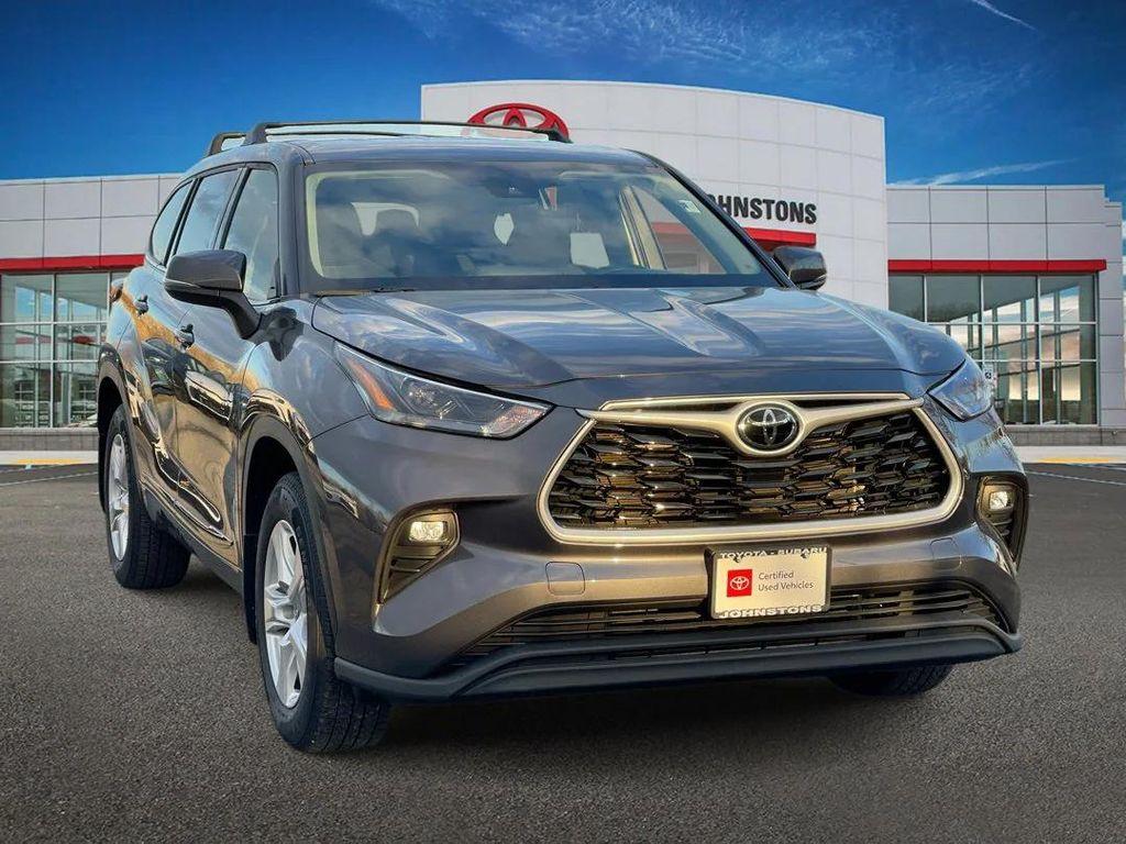used 2022 Toyota Highlander car, priced at $31,587
