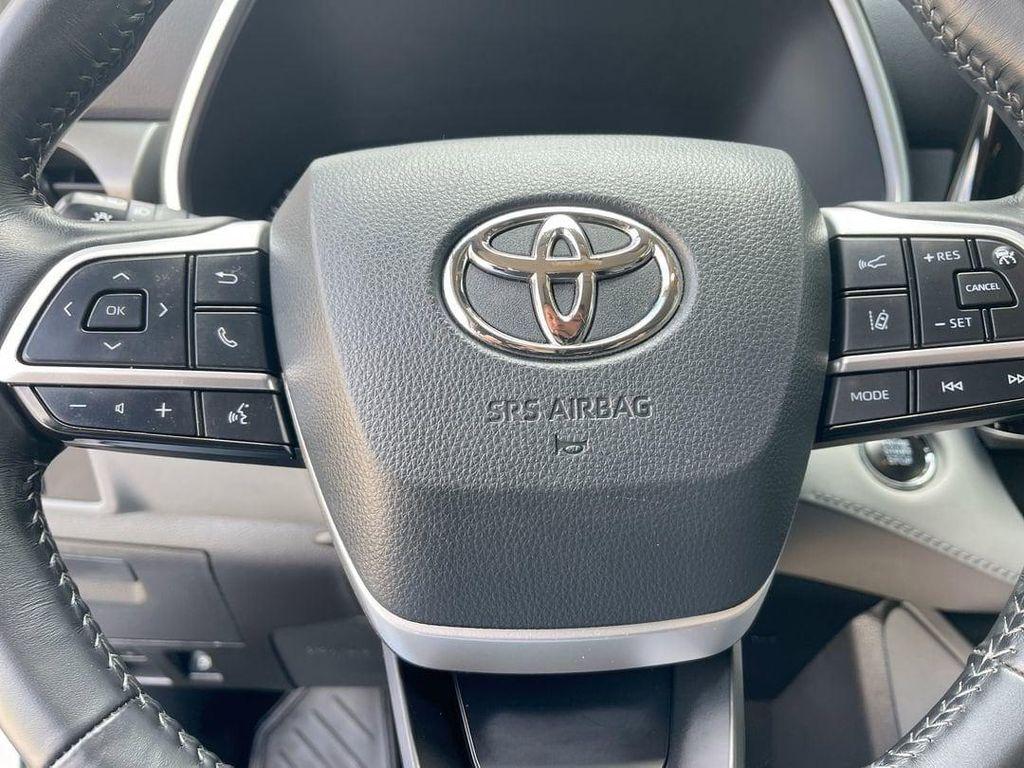 used 2022 Toyota Highlander car, priced at $32,989