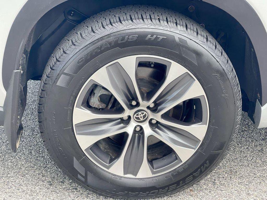 used 2022 Toyota Highlander car, priced at $32,989