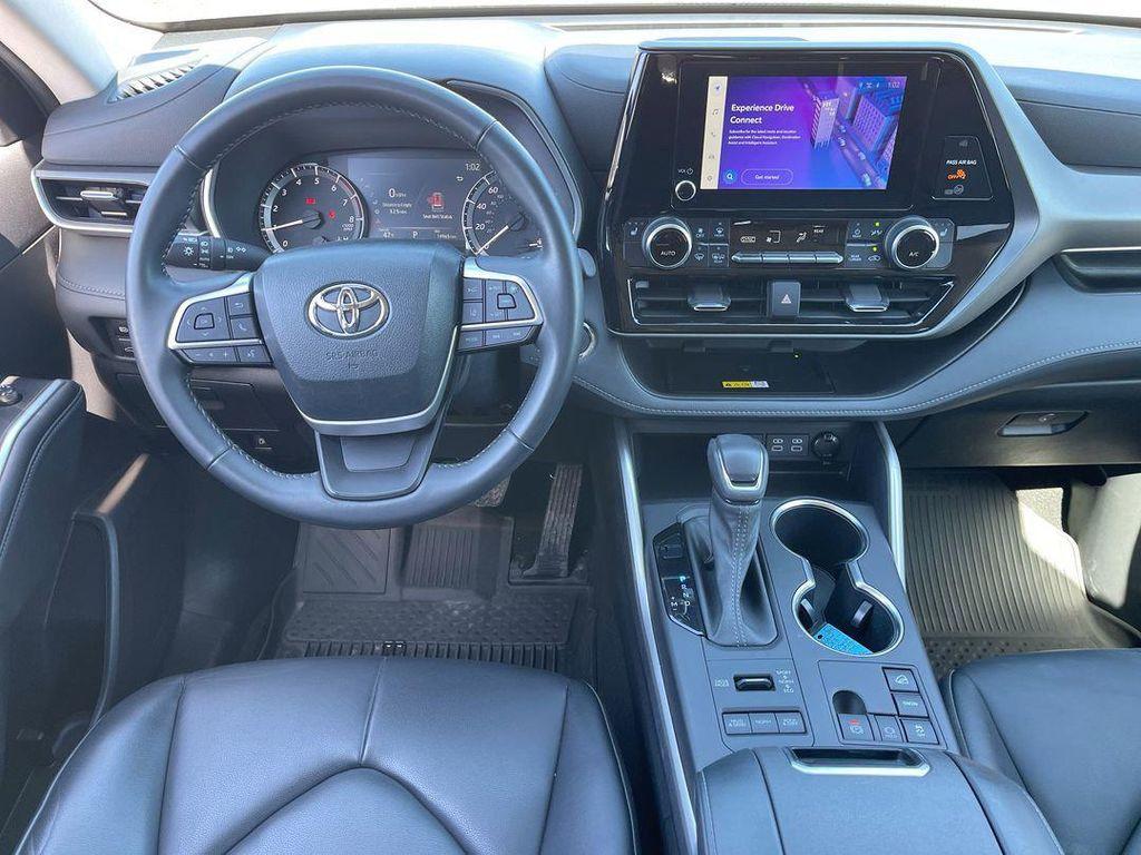 used 2023 Toyota Highlander car, priced at $39,995