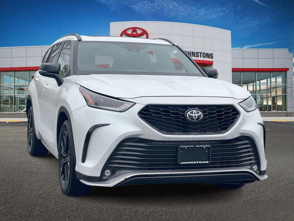 used 2023 Toyota Highlander car, priced at $35,995