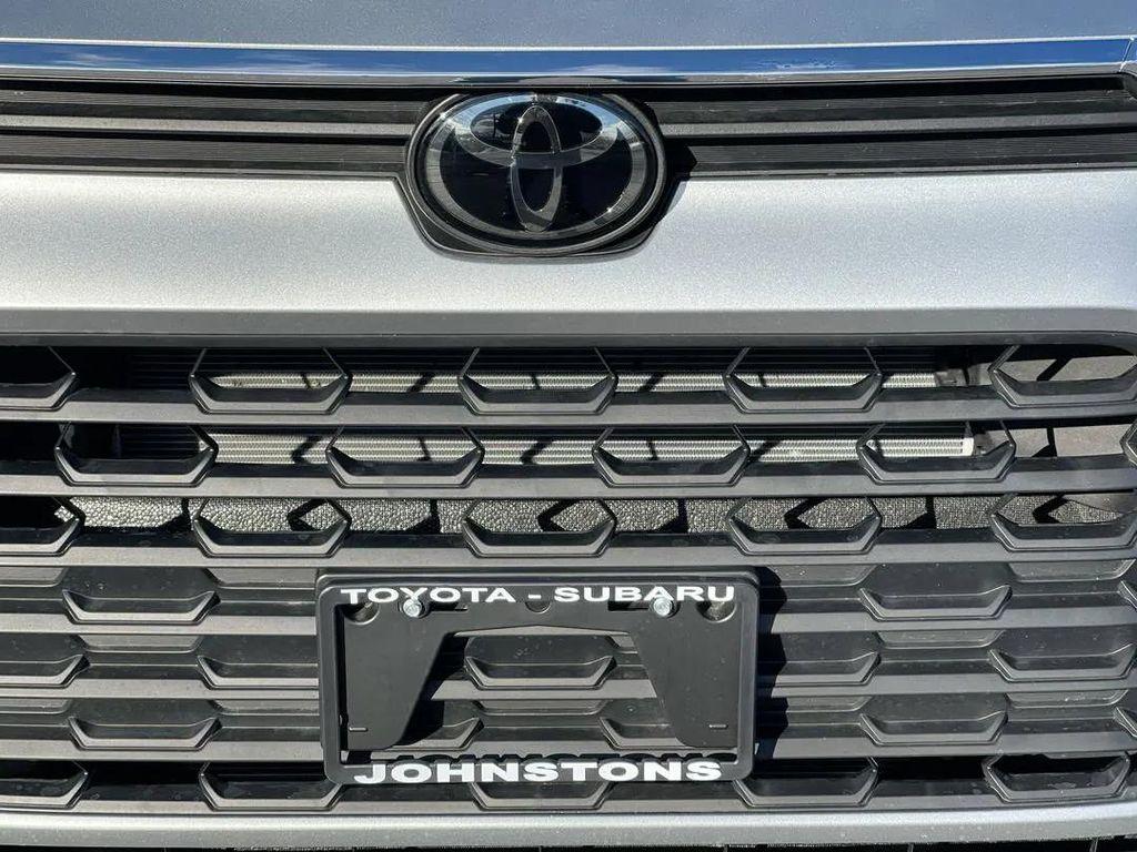 used 2025 Toyota Highlander car, priced at $42,888