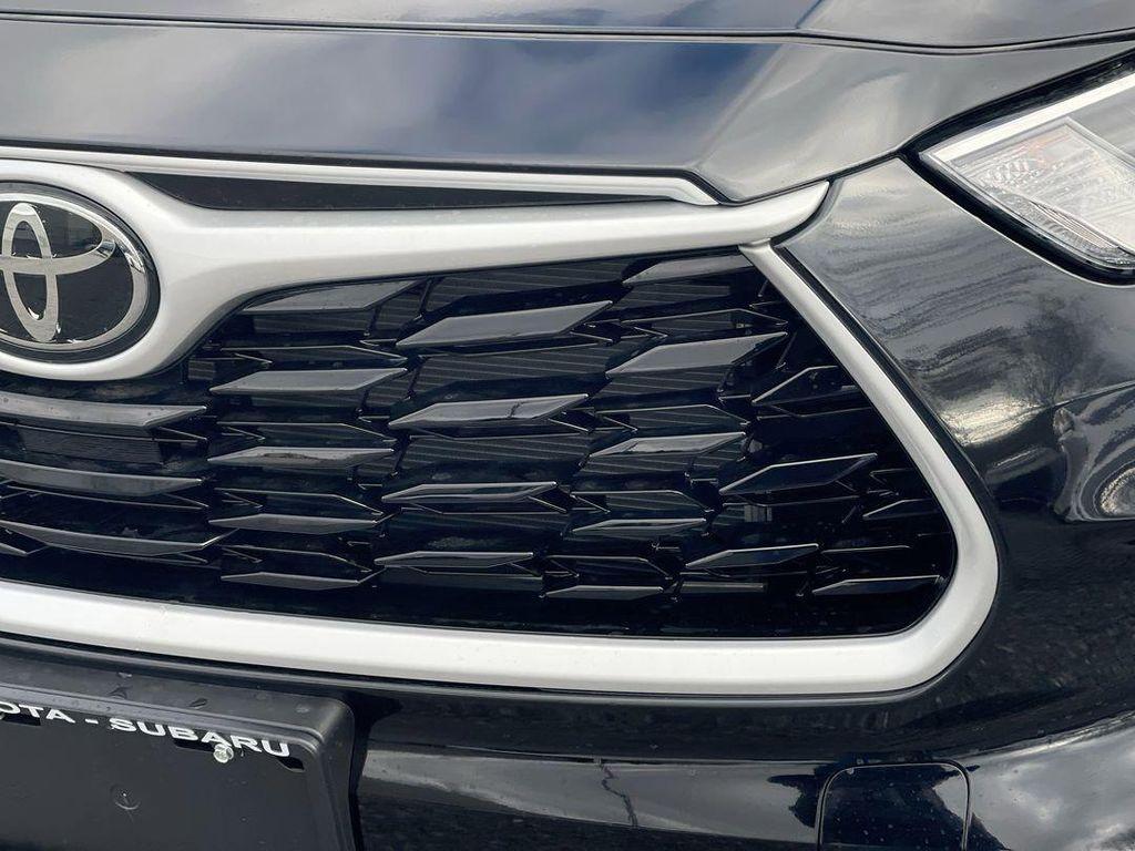 used 2025 Toyota Highlander car, priced at $44,043