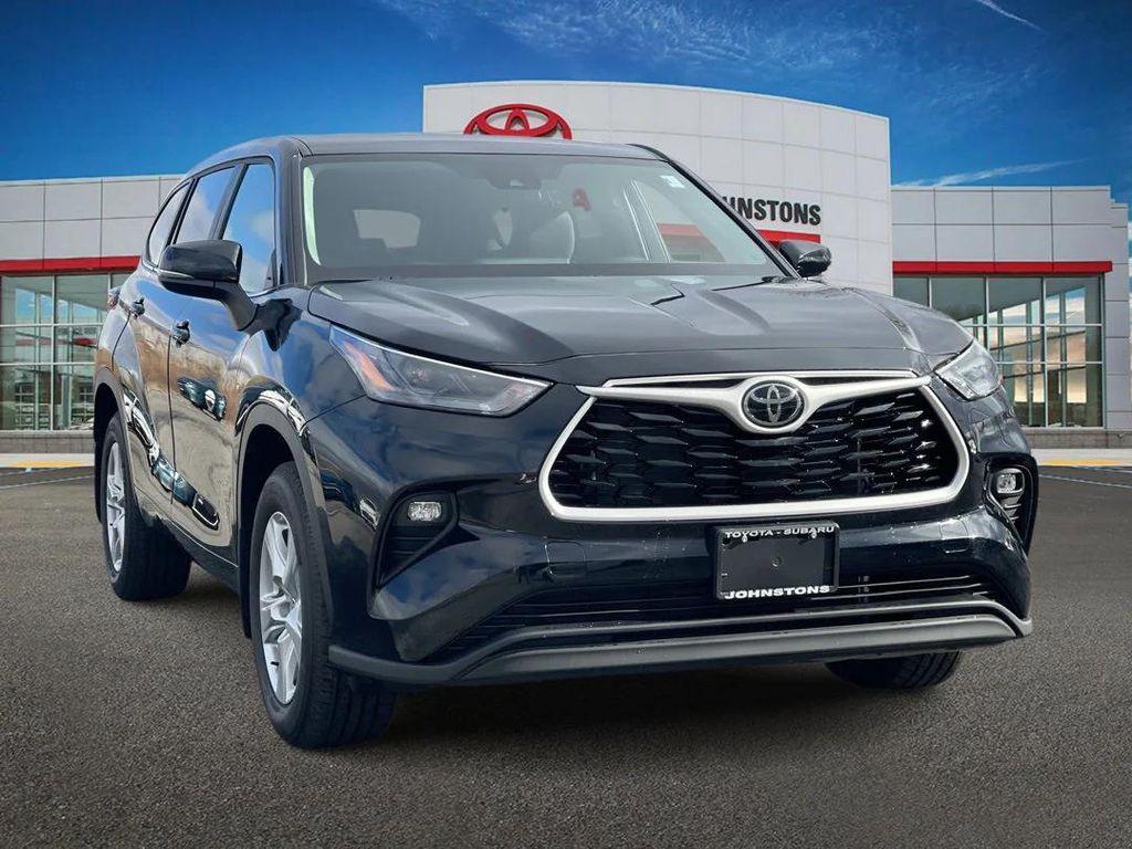 used 2025 Toyota Highlander car, priced at $44,043