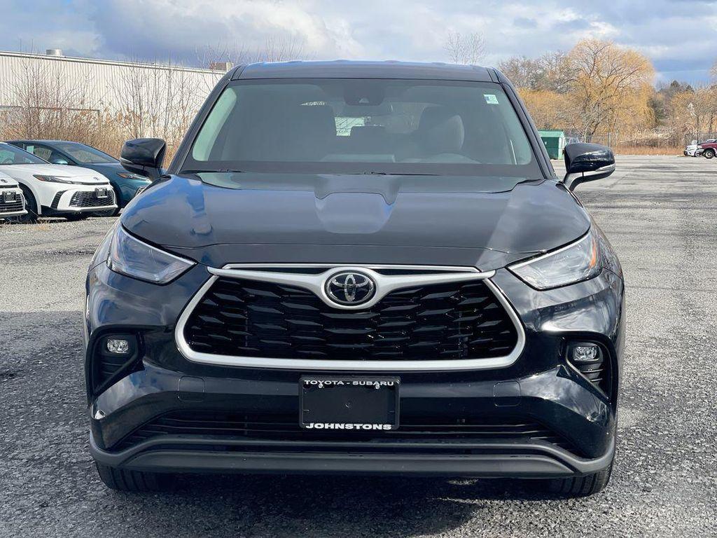 used 2025 Toyota Highlander car, priced at $44,043