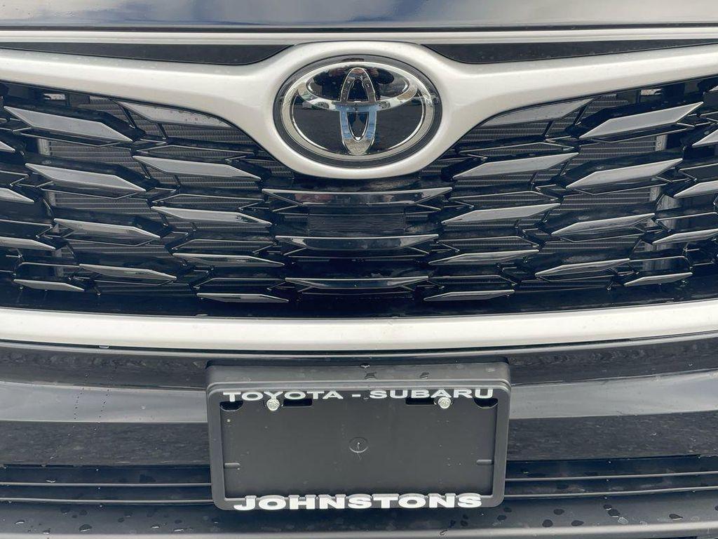 used 2025 Toyota Highlander car, priced at $44,043