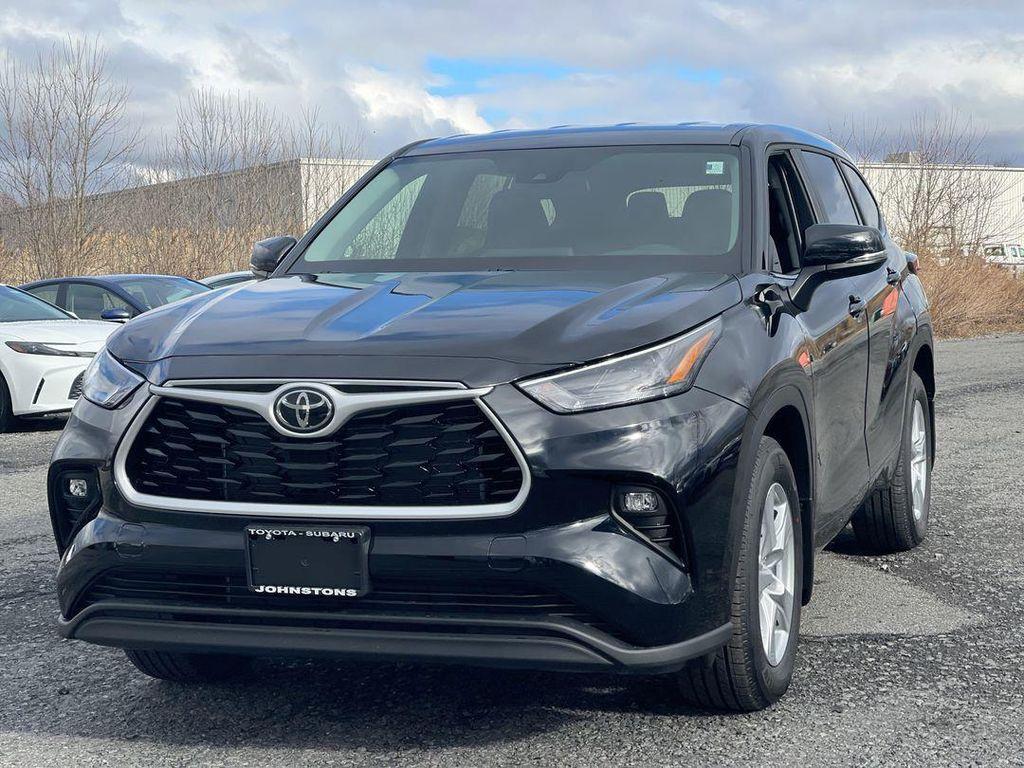used 2025 Toyota Highlander car, priced at $44,043