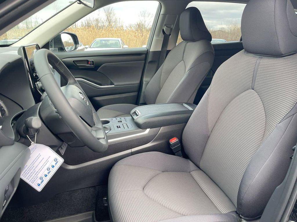 used 2025 Toyota Highlander car, priced at $44,043