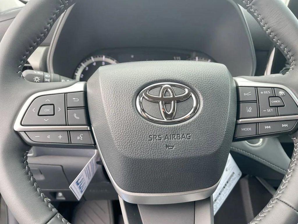 used 2025 Toyota Highlander car, priced at $44,043