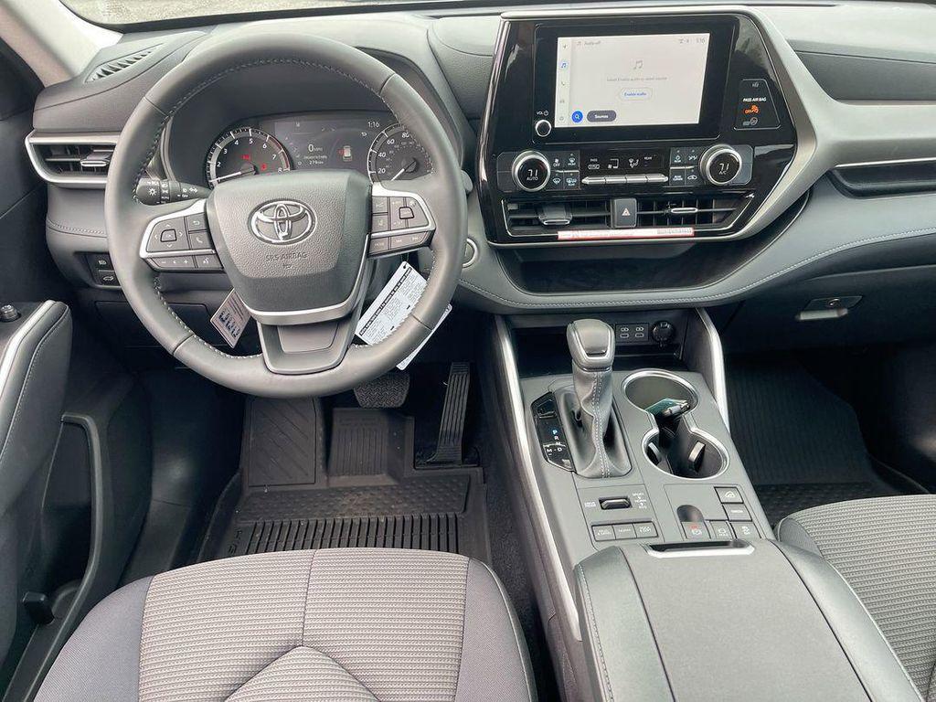 used 2025 Toyota Highlander car, priced at $44,043
