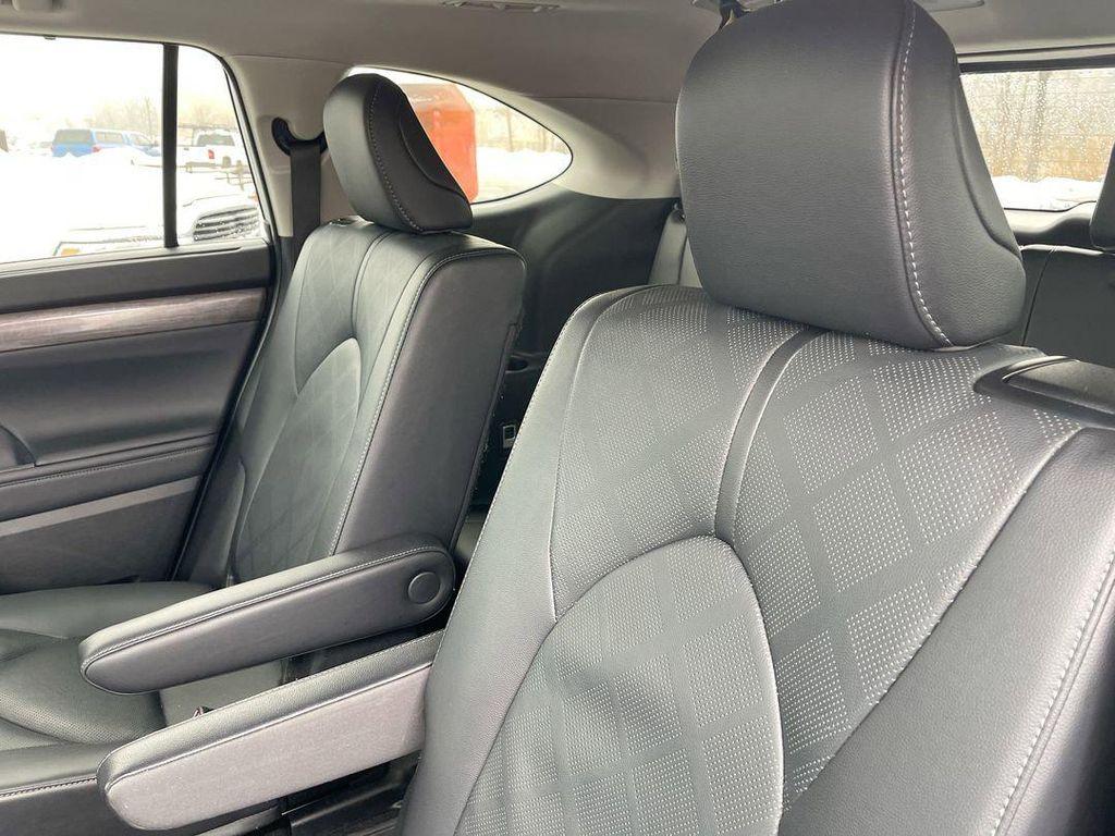 used 2024 Toyota Highlander car, priced at $41,989