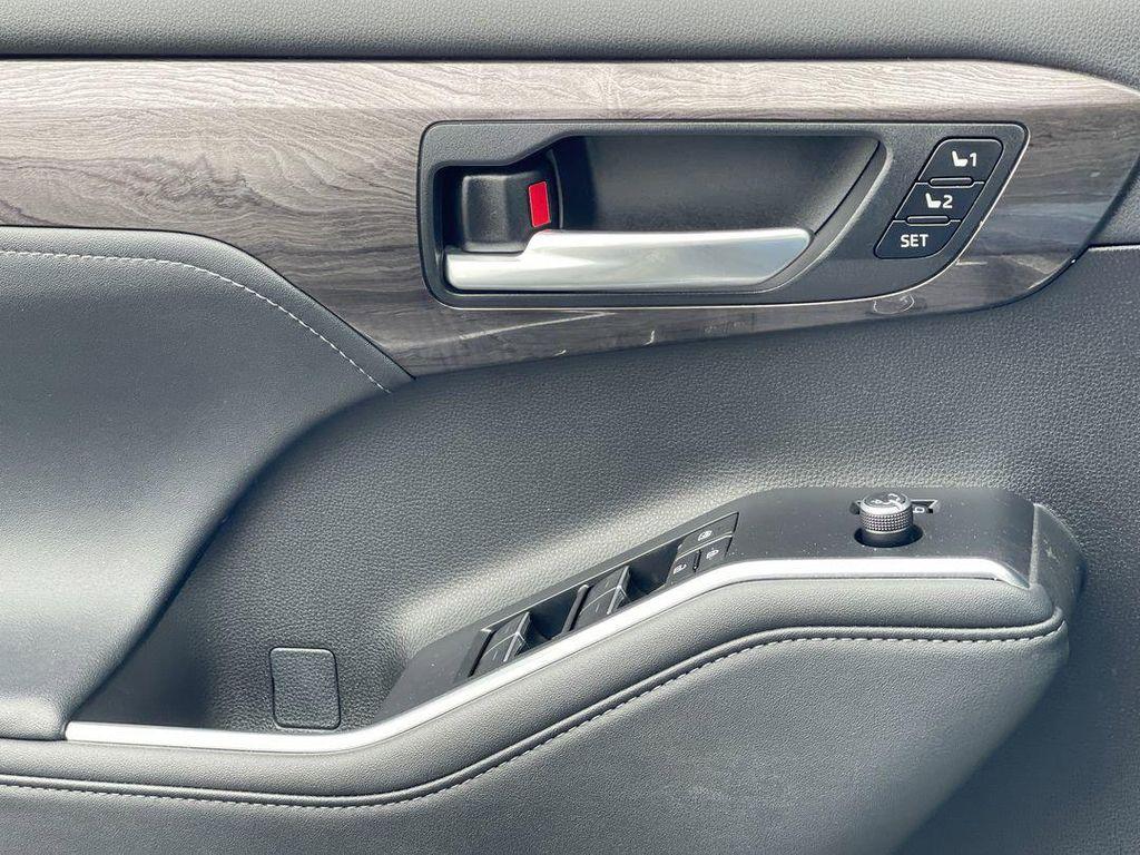 used 2024 Toyota Highlander car, priced at $41,989