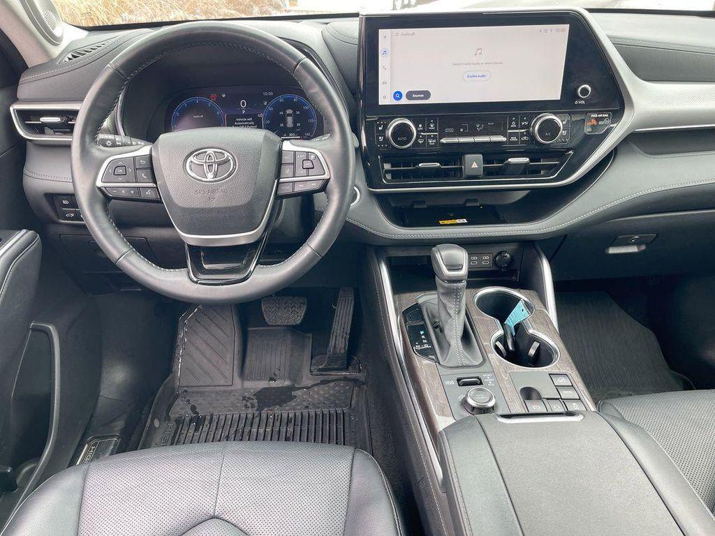 used 2024 Toyota Highlander car, priced at $41,989