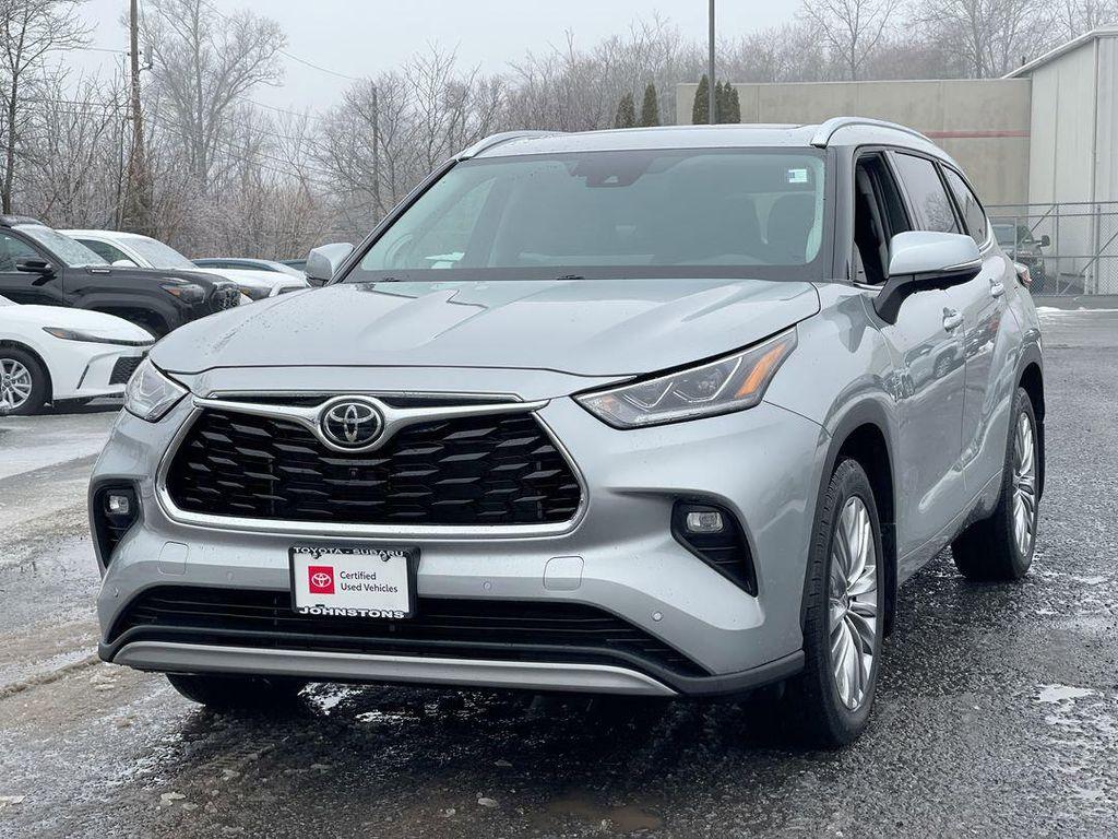 used 2024 Toyota Highlander car, priced at $41,989