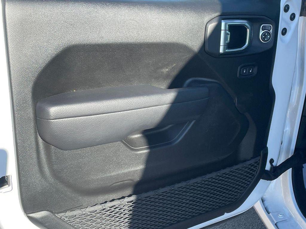 used 2025 Jeep Gladiator car, priced at $34,824