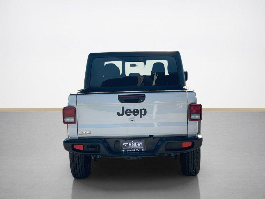 used 2025 Jeep Gladiator car, priced at $34,824