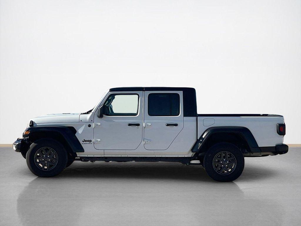 used 2025 Jeep Gladiator car, priced at $34,824