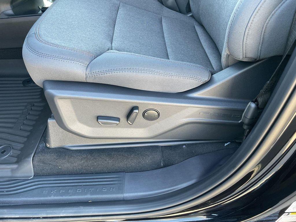 new 2025 Ford Expedition car, priced at $60,989