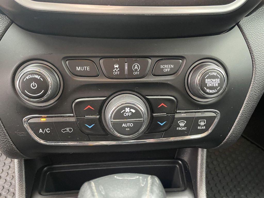 used 2020 Jeep Cherokee car, priced at $19,995