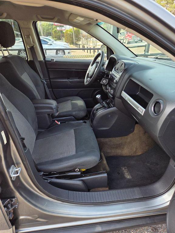 used 2014 Jeep Compass car, priced at $3,200