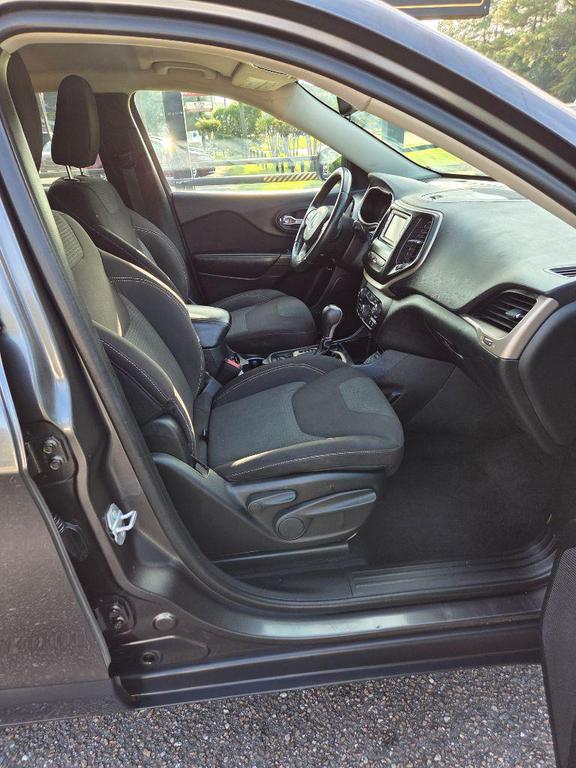 used 2016 Jeep Cherokee car, priced at $4,100