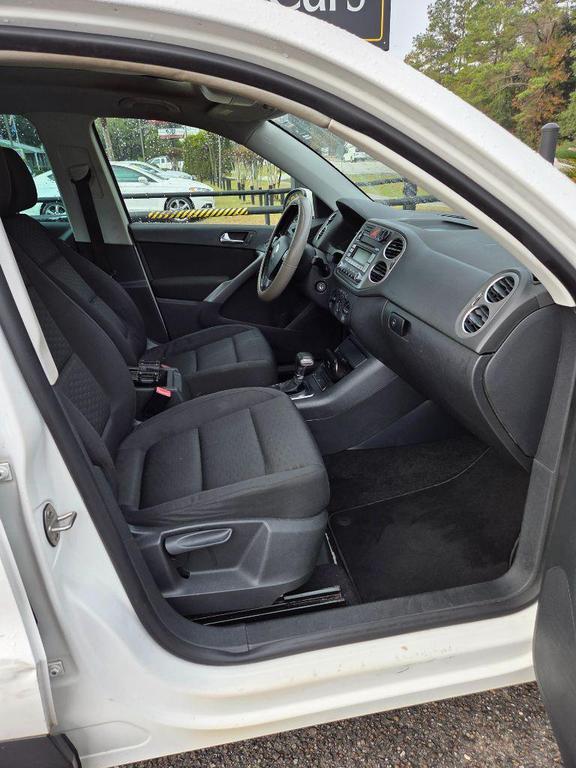 used 2009 Volkswagen Tiguan car, priced at $2,800