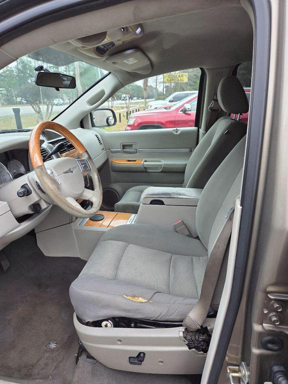 used 2007 Chrysler Aspen car, priced at $1,900