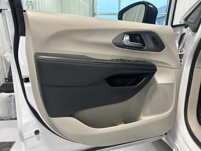 used 2024 Chrysler Pacifica car, priced at $29,500