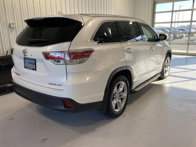 used 2015 Toyota Highlander car, priced at $14,000