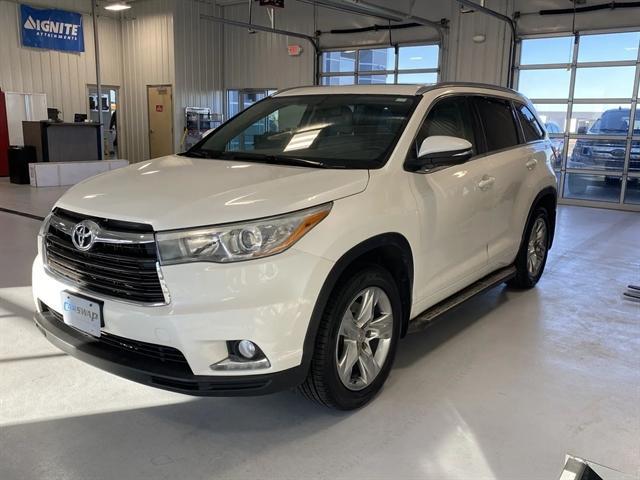 used 2015 Toyota Highlander car, priced at $14,000