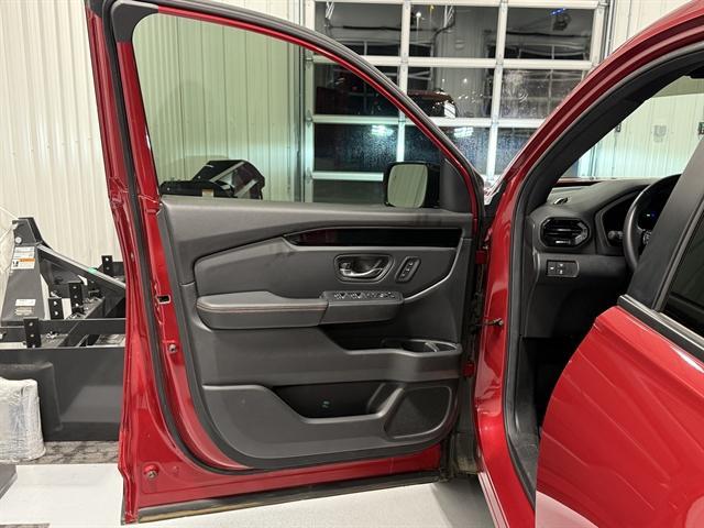 used 2025 Honda Pilot car, priced at $41,849