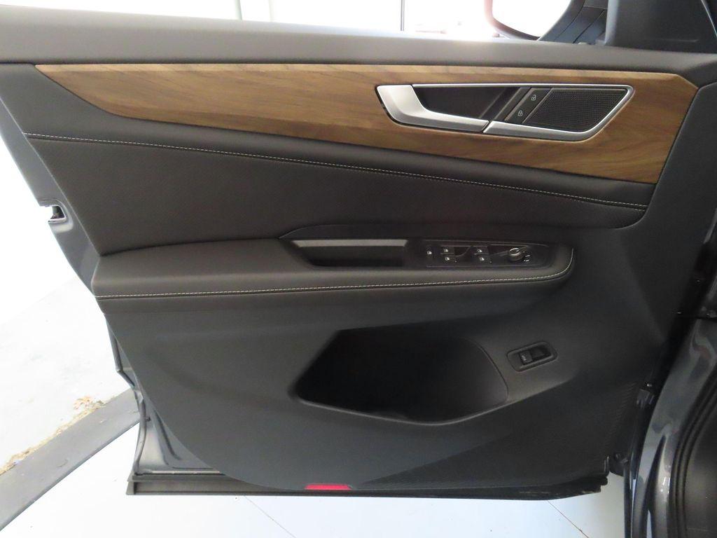 new 2025 Volkswagen Atlas car, priced at $40,771