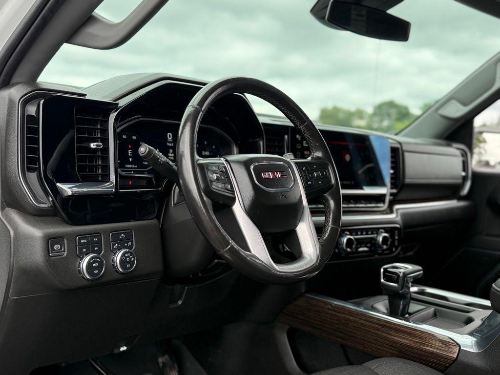 used 2023 GMC Sierra 1500 car, priced at $32,000