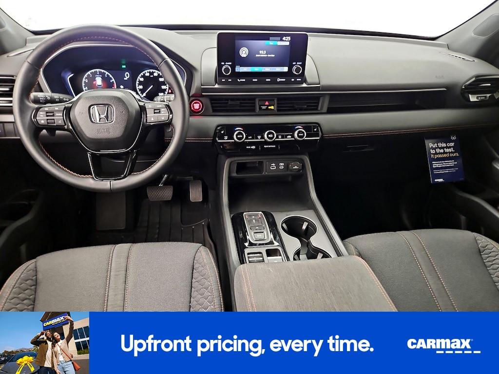 used 2025 Honda Pilot car, priced at $37,998