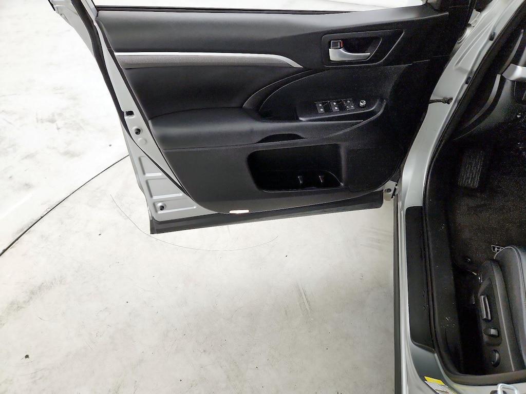 used 2018 Toyota Highlander car, priced at $22,998